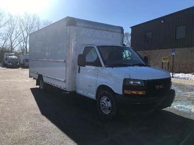 GMC G33903 Box Truck - 401HP, 6 Speed Automatic, Roll up Door