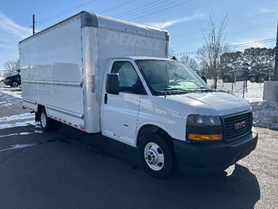 GMC G33903 Box Truck - 401HP, 6 Speed Automatic, Roll up Door