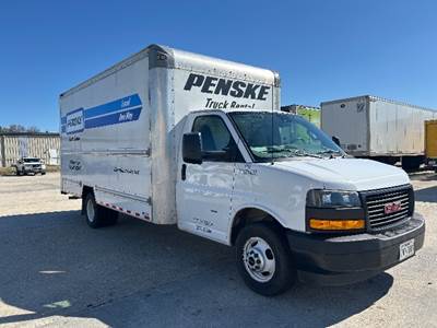 GMC G33903 Box Truck - 401HP, 6 Speed Automatic, Roll up Door