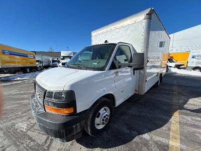 GMC G33903 Box Truck - 401HP, 6 Speed Automatic, Roll up Door