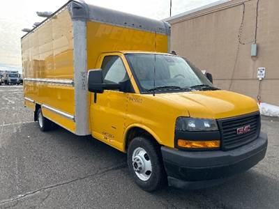 GMC G33903 Box Truck - 401HP, 6 Speed Automatic, Roll up Door