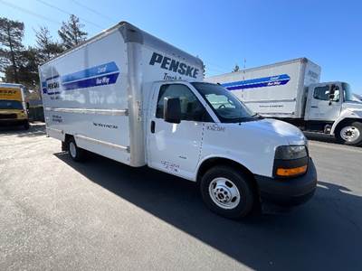 GMC G33903 Box Truck - 401HP, 6 Speed Automatic, Roll up Door