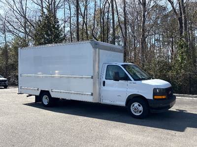 GMC G33903 Box Truck - 401HP, 6 Speed Automatic, Roll up Door