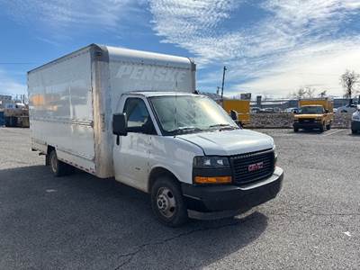 GMC G33903 Box Truck - 401HP, 6 Speed Automatic, Roll up Door