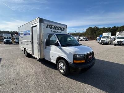 GMC G33903 Box Truck - 401HP, 6 Speed Automatic, Roll up Door