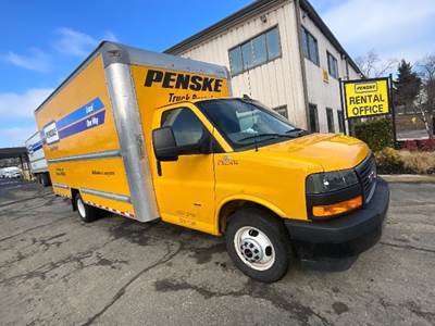 GMC G33903 Box Truck - 401HP, 6 Speed Automatic, Roll up Door