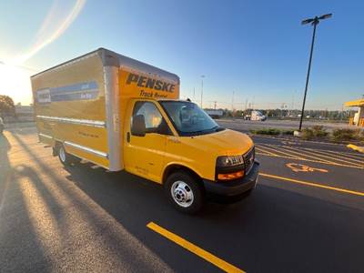 GMC G33903 Box Truck - 401HP, 6 Speed Automatic, Roll up Door