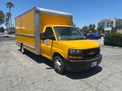 GMC G33903 Box Truck - 401HP, 6 Speed Automatic, Roll up Door