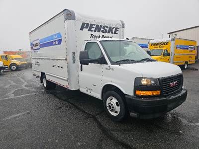 GMC G33903 Box Truck - 401HP, 6 Speed Automatic, Roll up Door
