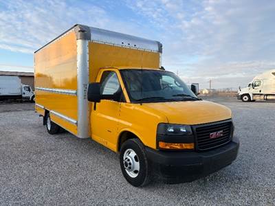 GMC G33903 Box Truck - 401HP, 6 Speed Automatic, Roll up Door