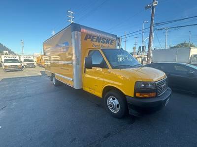 GMC G33903 Box Truck - 401HP, 6 Speed Automatic, Roll up Door