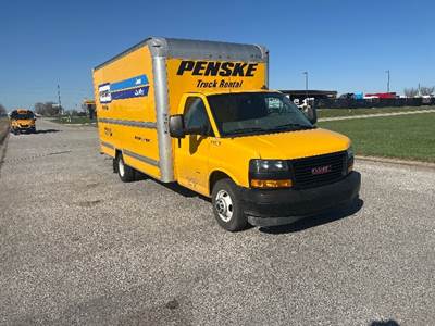 GMC G33903 Box Truck - 401HP, 6 Speed Automatic, Roll up Door