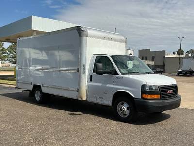GMC G33903 Box Truck - 401HP, 6 Speed Automatic, Roll up Door