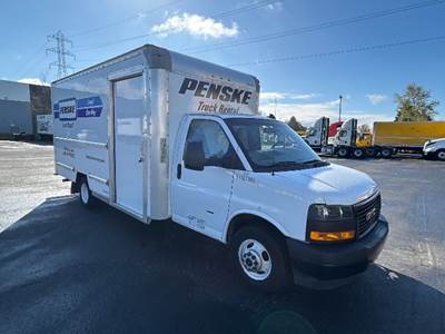 GMC G33903 Box Truck - 401HP, 6 Speed Automatic, Roll up Door