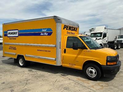 GMC G33903 Box Truck - 401HP, 6 Speed Automatic, Roll up Door