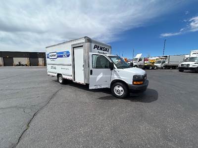 GMC G33903 Box Truck - 401HP, 6 Speed Automatic, Roll up Door