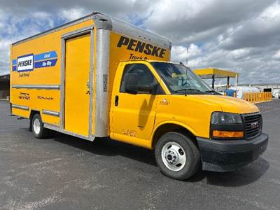 GMC G33903 Box Truck - 401HP, 6 Speed Automatic, Roll up Door