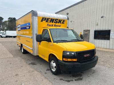 GMC G33903 Box Truck - 401HP, 6 Speed Automatic, Roll up Door