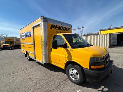 GMC G33903 Box Truck - 401HP, 6 Speed Automatic, Roll up Door