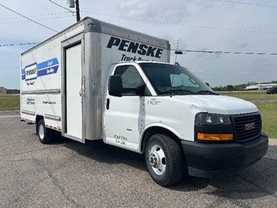 GMC G33903 Box Truck - 401HP, 6 Speed Automatic, Roll up Door
