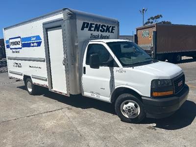 GMC G33903 Box Truck - 401HP, 6 Speed Automatic, Roll up Door