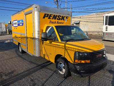GMC G33903 Box Truck - 401HP, 6 Speed Automatic, Roll up Door