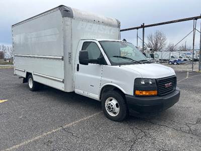 GMC G33903 Box Truck - 401HP, 6 Speed Automatic, Roll up Door