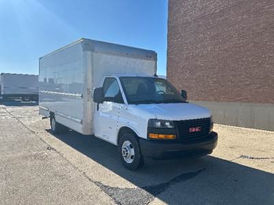 GMC G33903 Box Truck - 401HP, 6 Speed Automatic, Roll up Door
