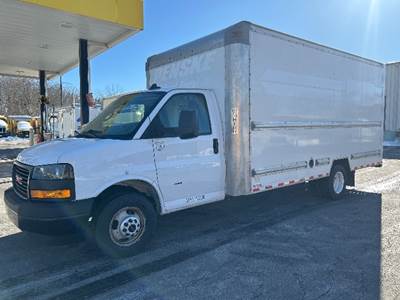 GMC G33903 Box Truck - 401HP, 6 Speed Automatic, Roll up Door