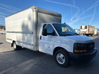 GMC G33903 Box Truck - 401HP, 6 Speed Automatic, Roll up Door