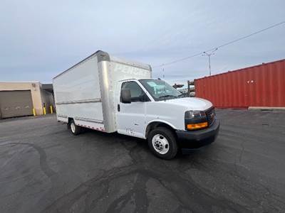 GMC G33903 Box Truck - 401HP, 6 Speed Automatic, Roll up Door