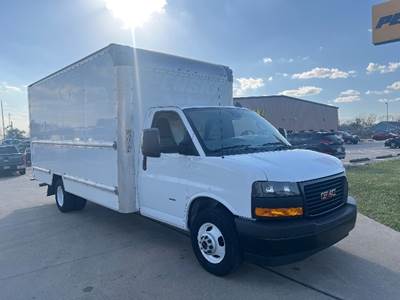 GMC G33903 Box Truck - 401HP, 6 Speed Automatic, Roll up Door