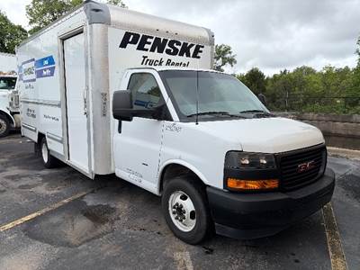 GMC G33903 Box Truck - 401HP, 6 Speed Automatic, Roll up Door