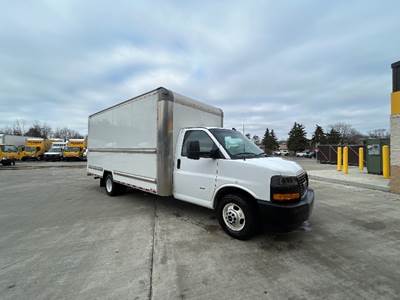 GMC G33903 Box Truck - 401HP, 6 Speed Automatic, Roll up Door