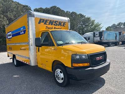 GMC G33903 Box Truck - 401HP, 6 Speed Automatic, Roll up Door
