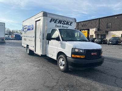 GMC G33903 Box Truck - 401HP, 6 Speed Automatic, Roll up Door