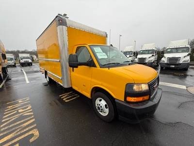 GMC G33903 Box Truck - 401HP, 6 Speed Automatic, Roll up Door