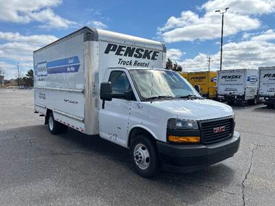 GMC G33903 Box Truck - 401HP, 6 Speed Automatic, Roll up Door
