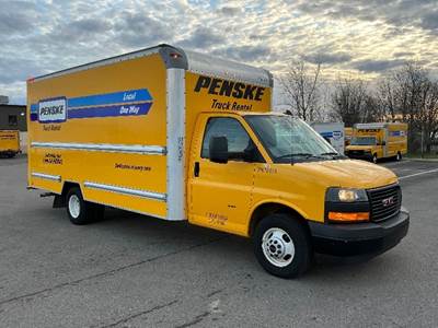 GMC G33903 Box Truck - 401HP, 6 Speed Automatic, Roll up Door