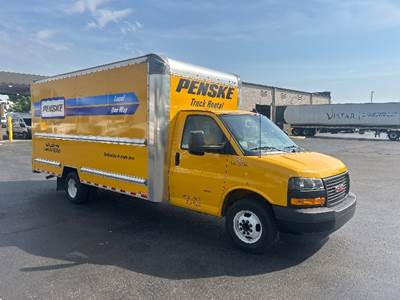 GMC G33903 Box Truck - 401HP, 6 Speed Automatic, Roll up Door