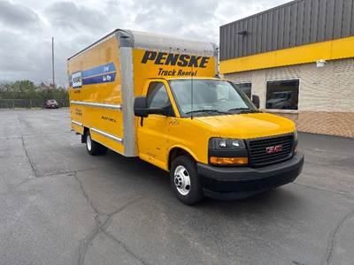 GMC G33903 Box Truck - 401HP, 6 Speed Automatic, Roll up Door