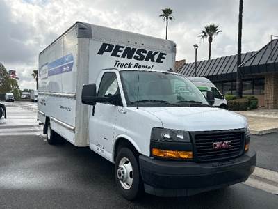 GMC G33903 Box Truck - 401HP, 6 Speed Automatic, Roll up Door