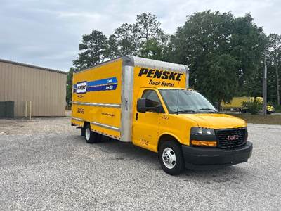 GMC G33903 Box Truck - 401HP, 6 Speed Automatic, Roll up Door