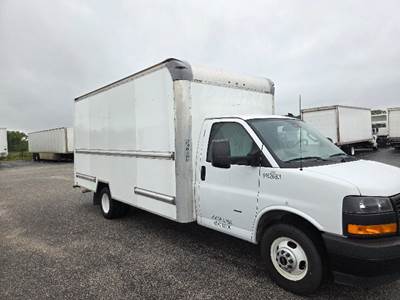 GMC G33903 Box Truck - 401HP, 6 Speed Automatic, Roll up Door