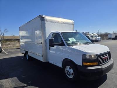 GMC G33903 16 ft Box Truck - 341HP, 6 Speed Automatic, Roll up Door