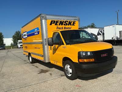 GMC G33903 Box Truck - 401HP, 6 Speed Automatic, Roll up Door