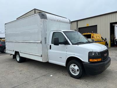 GMC G33903 Box Truck - 401HP, 6 Speed Automatic, Roll up Door