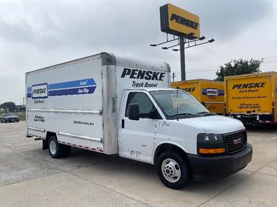 GMC G33903 Box Truck - 401HP, 6 Speed Automatic, Roll up Door