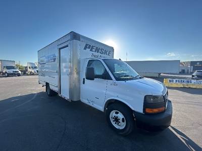 GMC G33903 Box Truck - 401HP, 6 Speed Automatic, Roll up Door