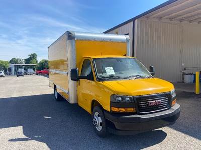 GMC G33903 Box Truck - 401HP, 6 Speed Automatic, Roll up Door